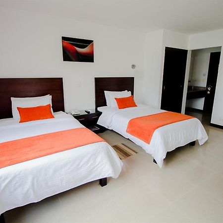 Hotel Pinares Plaza Pereira Ngoại thất bức ảnh