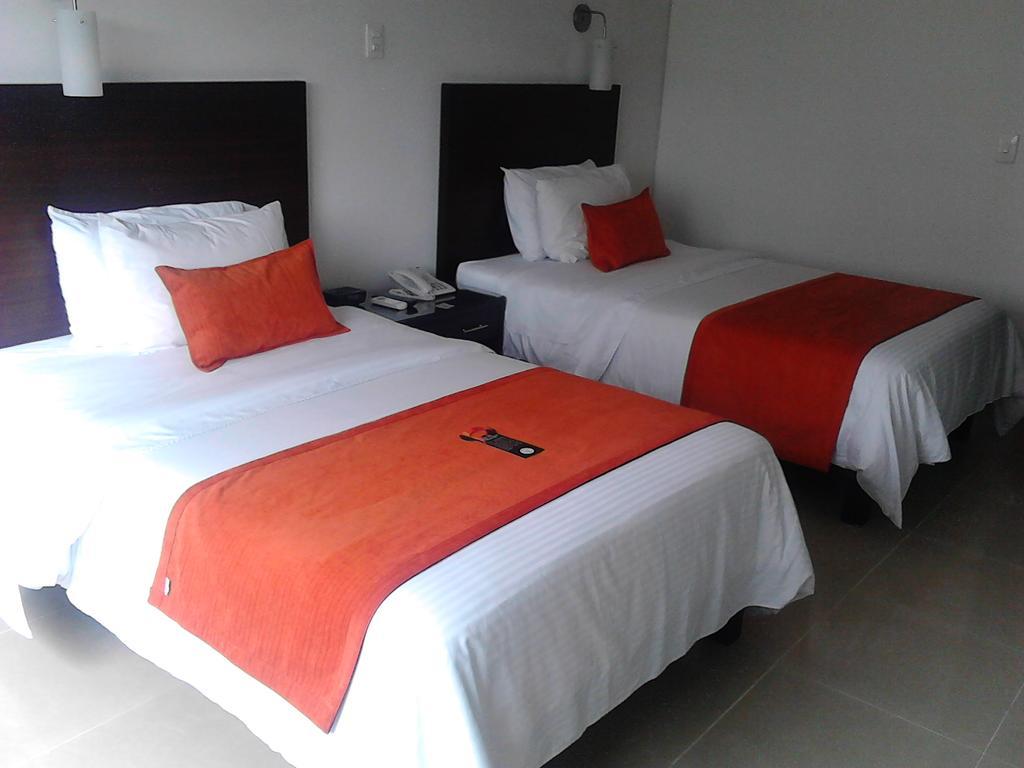 Hotel Pinares Plaza Pereira Ngoại thất bức ảnh