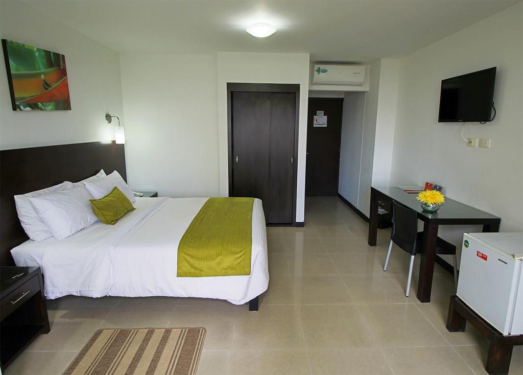 Hotel Pinares Plaza Pereira Ngoại thất bức ảnh