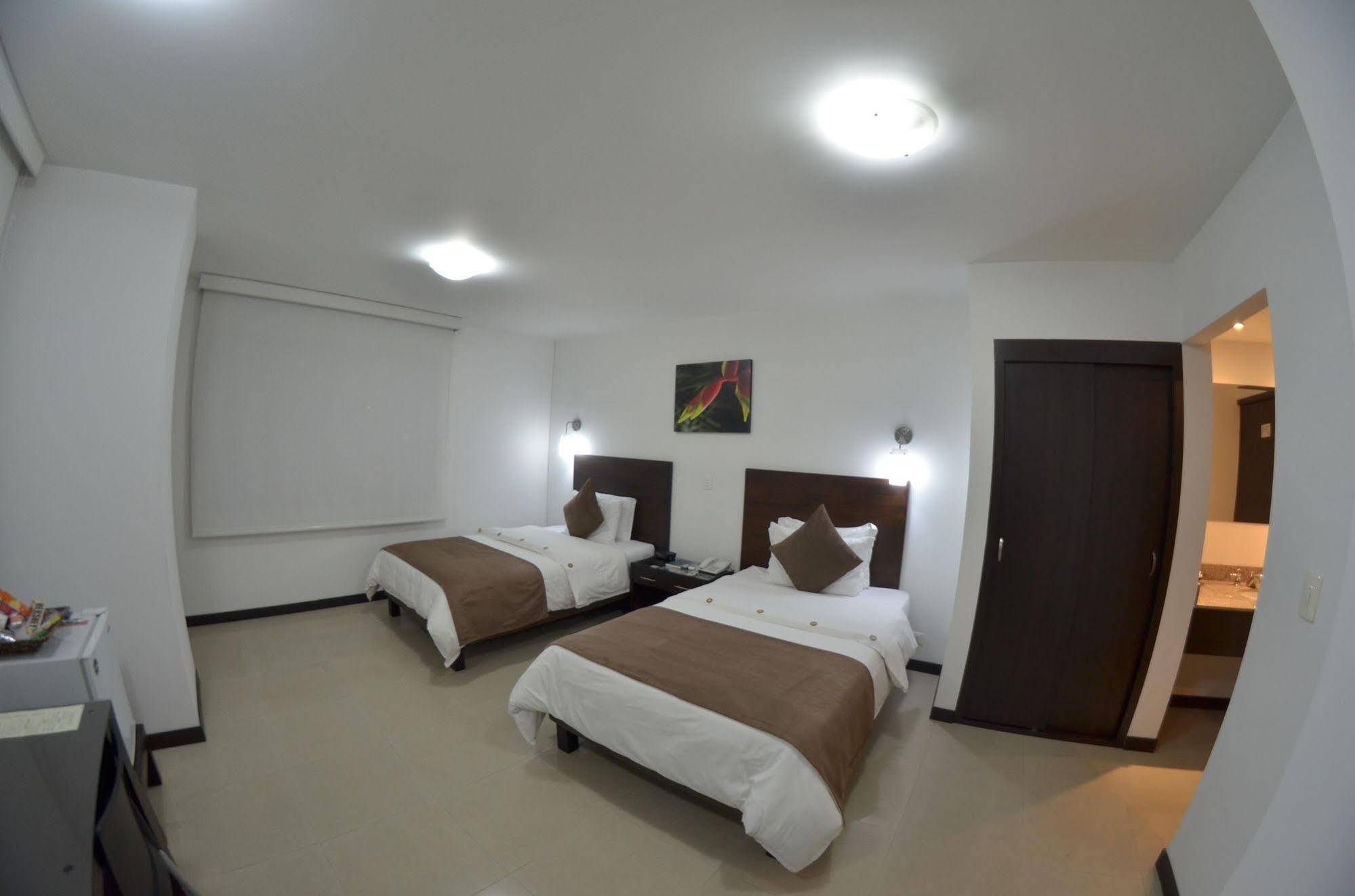 Hotel Pinares Plaza Pereira Ngoại thất bức ảnh