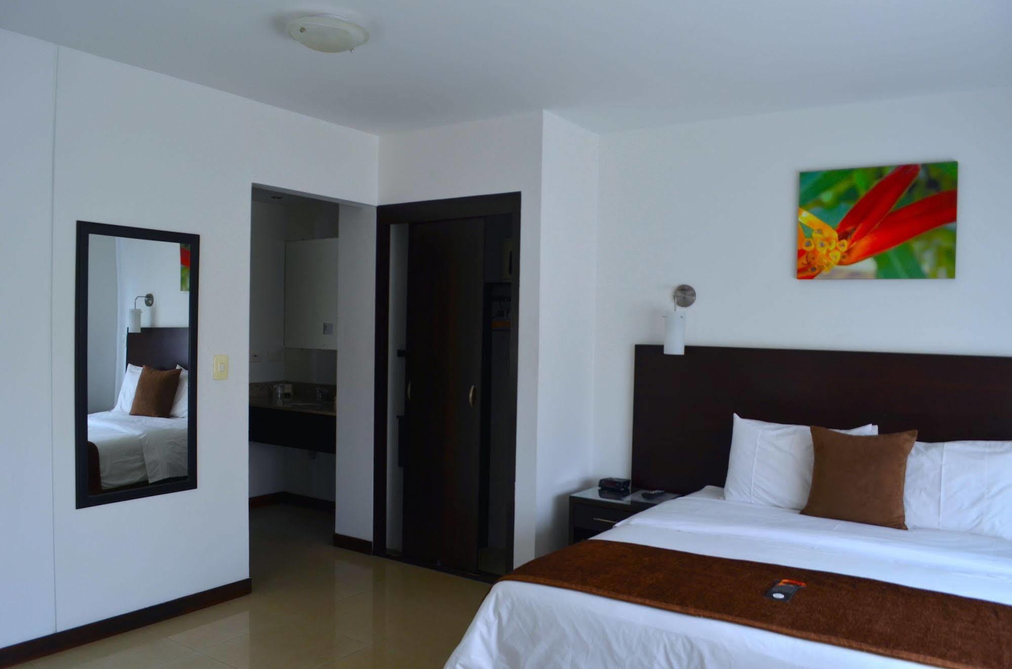 Hotel Pinares Plaza Pereira Ngoại thất bức ảnh